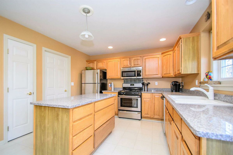 311 Castlebury Drive - Kitchen