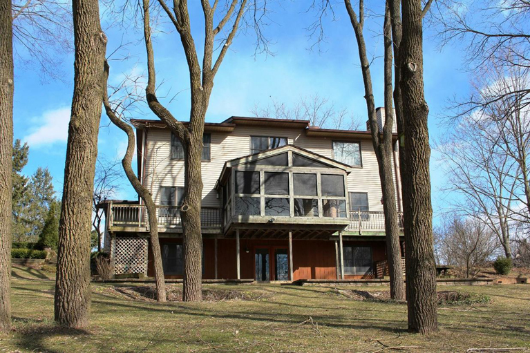 8379 Beacon- Backyard