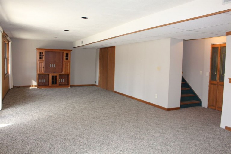 8379 Beacon- Lower Level