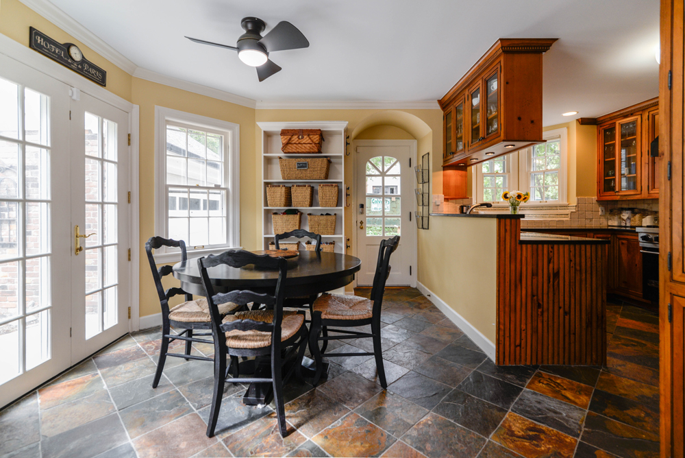 2112 Melrose Ave - Kitchen-family room