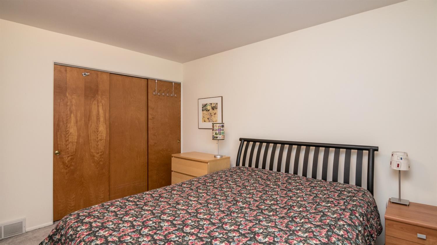 650 Canterbury Dr - Bedroom